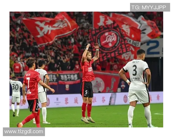 赛后分析:上海足球队与成都足球队的耐力对决全景回顾 赛后分析:上海足球队与成都足球队的耐力对决全景回顾